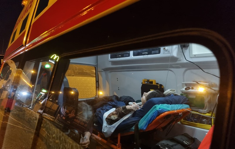 „Vreau să fiu lângă cei dragi în ultimele clipe”. Natalia, o ucraineancă bolnavă în fază terminală tratată în Cehia, a fost dusă cu ambulanța la Kiev