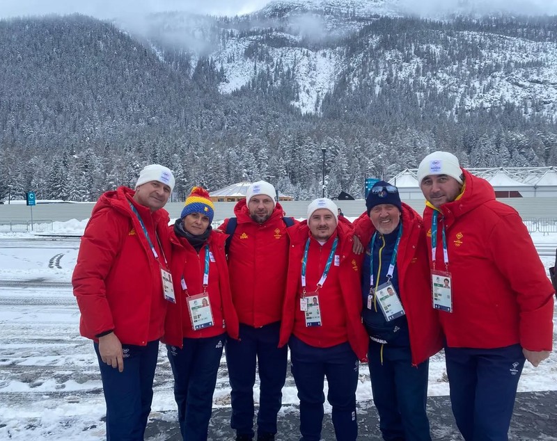 Primele imagini cu sportivii români la Jocurile Olimpice de iarnă 2026: „Viața are un farmec aparte. Se trăiește în rulote”