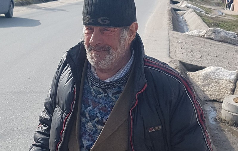 REPORTAJ/Cum petrec doljenii de Mucenici. Nea Gheorghe preferă țuica de prună, dar se mulțumește și cu un pet de bere - VIDEO