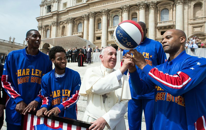 Papa Francisc de la Roma știe șmecherii cu mingea!