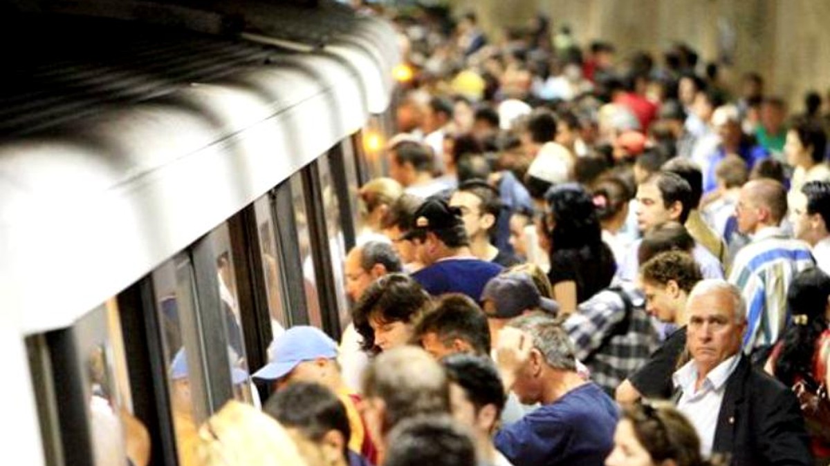 Creșterea prețului călătoriei cu metroul, discutată de Viorica Dăncilă cu ministrul Transporturilor