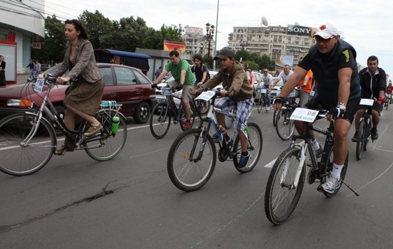 Soluția Gabrielei Firea pentru bicicliști: să meargă pe linia de tramvai