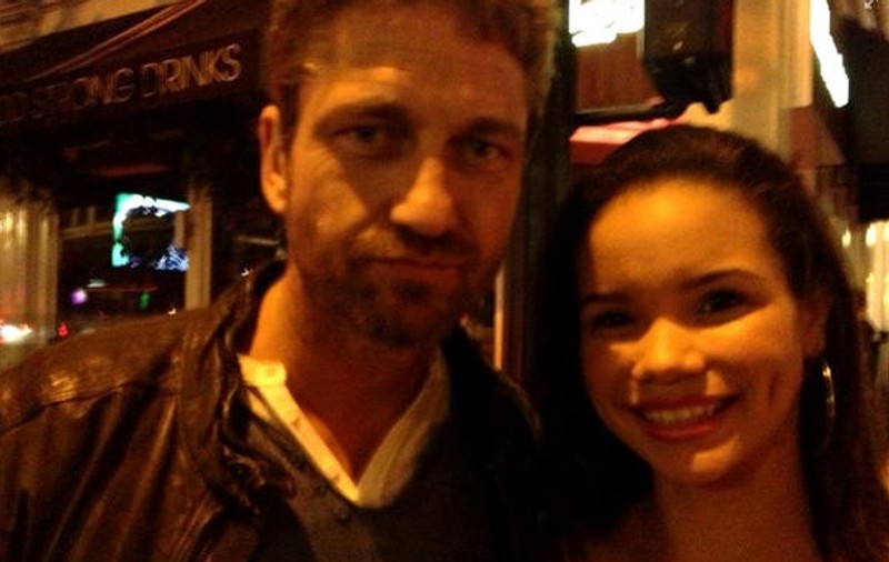 Oare ce zice Ghenea? Gerard Butler s-a distrat într-un club de noapte cu o brunetă