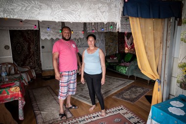 Ovidiu și Daniela Costantin, în cocioaba lor din Nantes. Foto: Profimedia Images