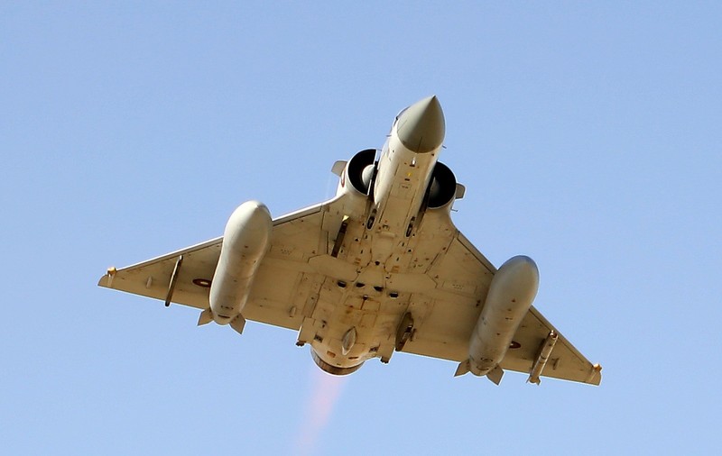 Două avioane militare de antrenament s-au ciocnit în zbor deasupra Qatarului. Piloţii s-au catapultat