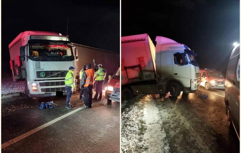 Ciocnire violentă între o mașină și un TIR în Sibiu. Unul dintre șoferi a consumat alcool