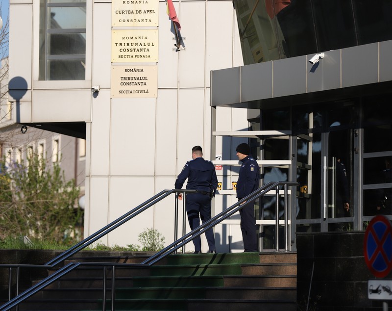 Părinţii lui Vlad Pascu, faţă în faţă cu părinţii lui Sebi Olariu, pentru prima oară. Ce s-a întâmplat în sala de judecată de la Curtea de Apel Constanţa