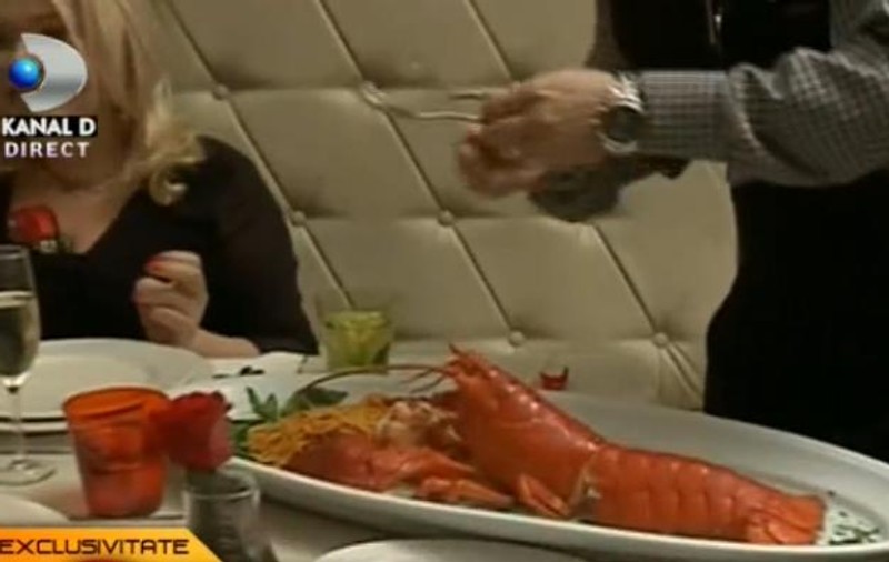 Viorica şi Ioniţă de la Clejani, cină romantică cu homar. Solista i-a pus gând rău soţului: "La noapte proiectăm un bebeluş. Îmi pui jartele şi bici" | Foto