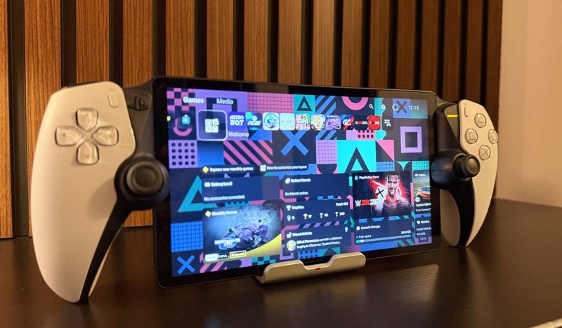 PlayStation Portal este accesoriul ideal pentru cei care vor să se joace oriunde pe consola lor. Foto: Claudiu Râpan / Libertatea