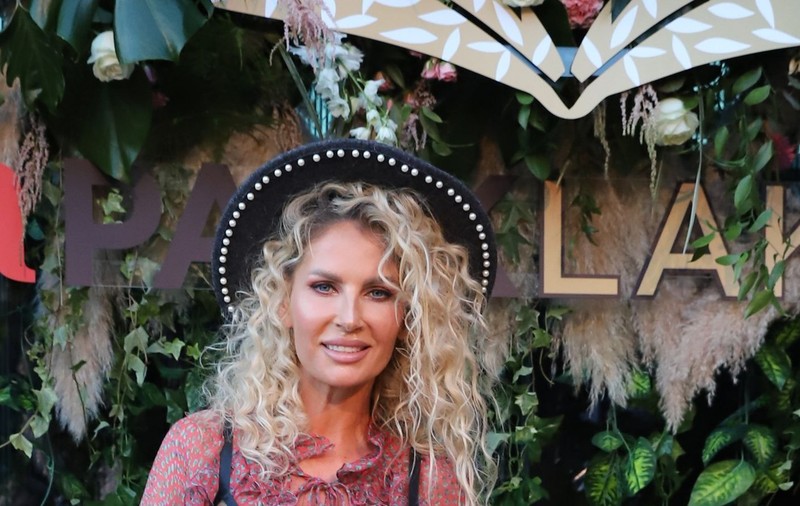 Accesoriul extravagant cu care Andreea Bănică și-a accesorizat ținuta cu care s-a afișat la Unica Urban Party | FOTO