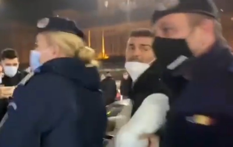 VIDEO | Vlogger cunoscut, implicat într-un incident cu jandarmii în Piața Constituției. Ce sancțiune a primit