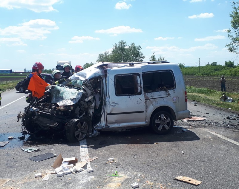 Accident cu trei morți și trei răniți, în localitatea Secuieni din Neamț. A fost activat planul roșu de intervenție