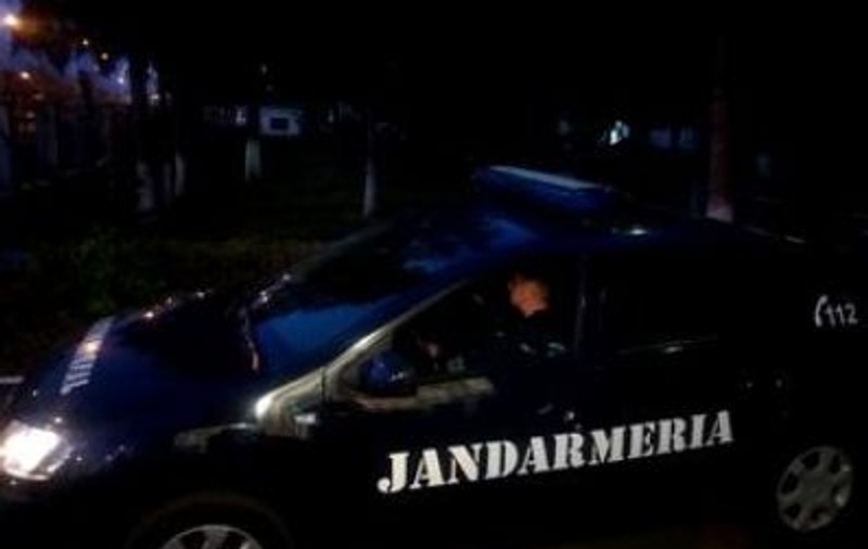 O femeie din Brașov, salvată de jandarmi după ce s-a înecat cu o bomboană