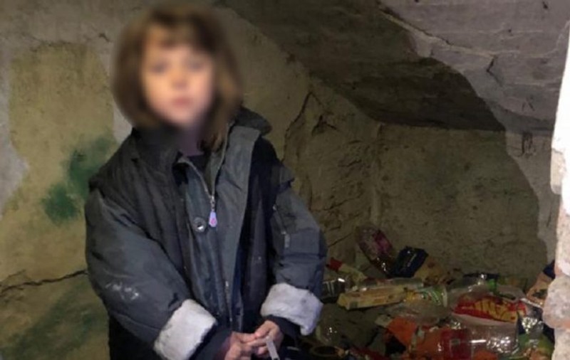 FOTO/ Primele imagini cu fetița din Petroșani găsită în viață la o săptămână de la dispariție