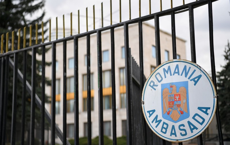 Rusia expulzează un membru al Ambasadei României la Moscova
