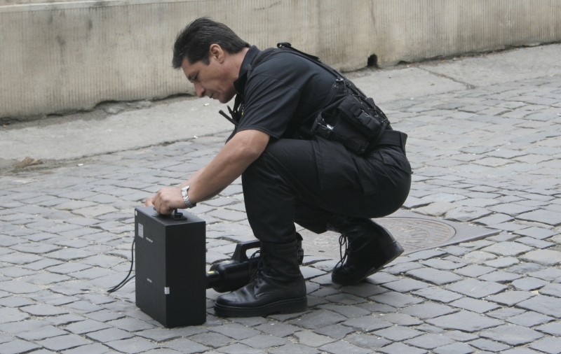 O bombă neexplodată de lângă DN1 a oprit traficul rutier şi feroviar