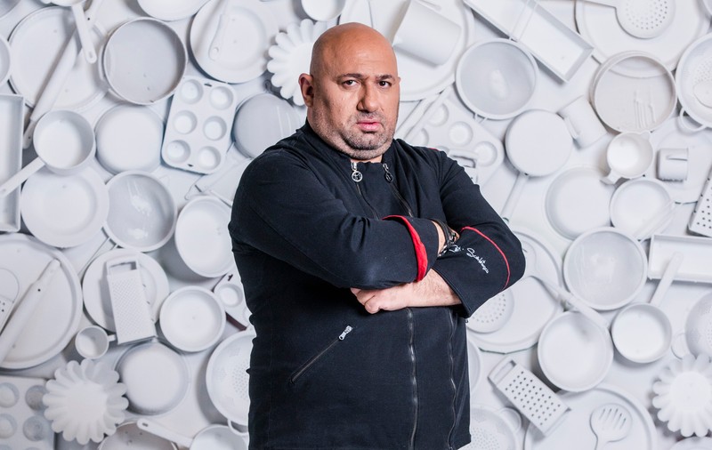 Chef Scărlătescu colecționează pantofi roșii. Câte perechi a ajuns să aibă