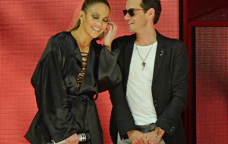 VIDEO| Marc Anthony și Jennifer Lopez, vedetele premiilor Grammy Latino. S-au sărutat pe scenă