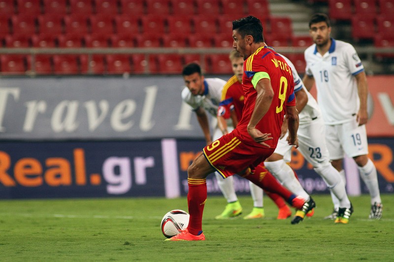 epa04390012 Romania's Ciprian Marica scores the 1-0 lead from the penalty spot during the UEFA EURO 2016 qualifying Group F soccer match between Greece and Romania at Karaiskaki stadium in Piraeus near Athens, Greece, 07 September 2014. EPA/MOSCHANDREOU PANAGIOTIS