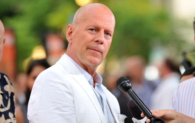 Este "GREU DE UCIS", dar NU INVULNERABIL! Bruce Willis şi-a pierdut parţial auzul!