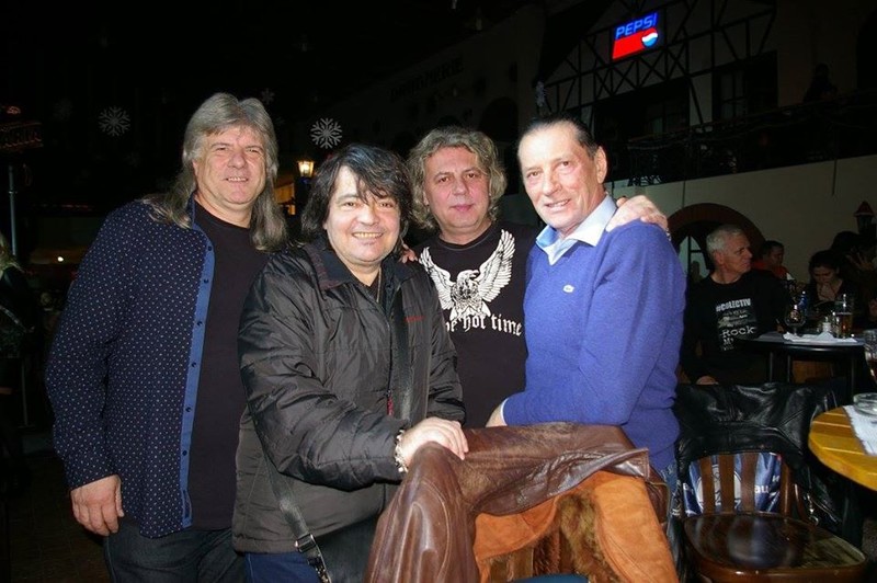 Alături de legendarii Florian Stoica (Conexiuni), Leo Iorga (Compact), recent trecuți în neființă, dar și Victor Solomon