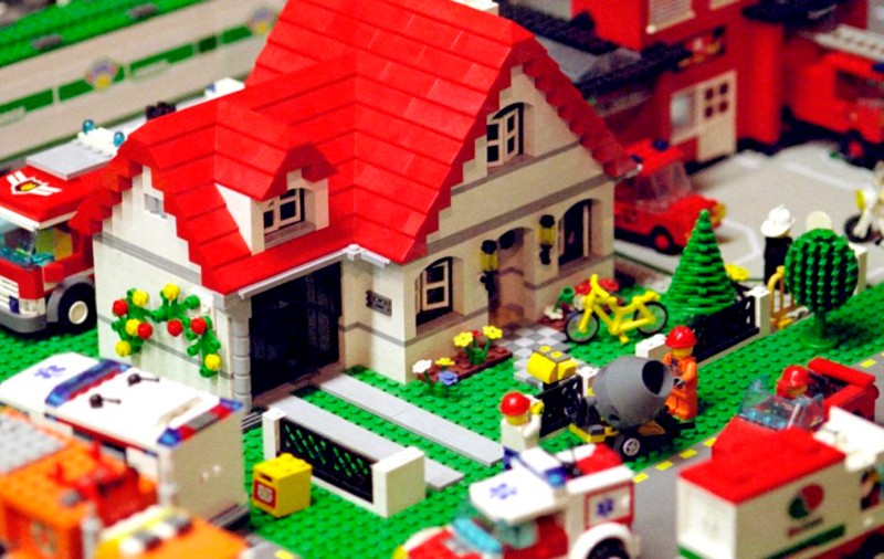 Constructor de lego în UK. Ce salariu oferă postul pentru care au aplicat mii de oameni