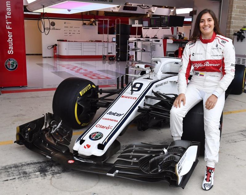 Prima femeie latino-americană la volanul unui monopost de Formula 1. E super-sexy | FOTO