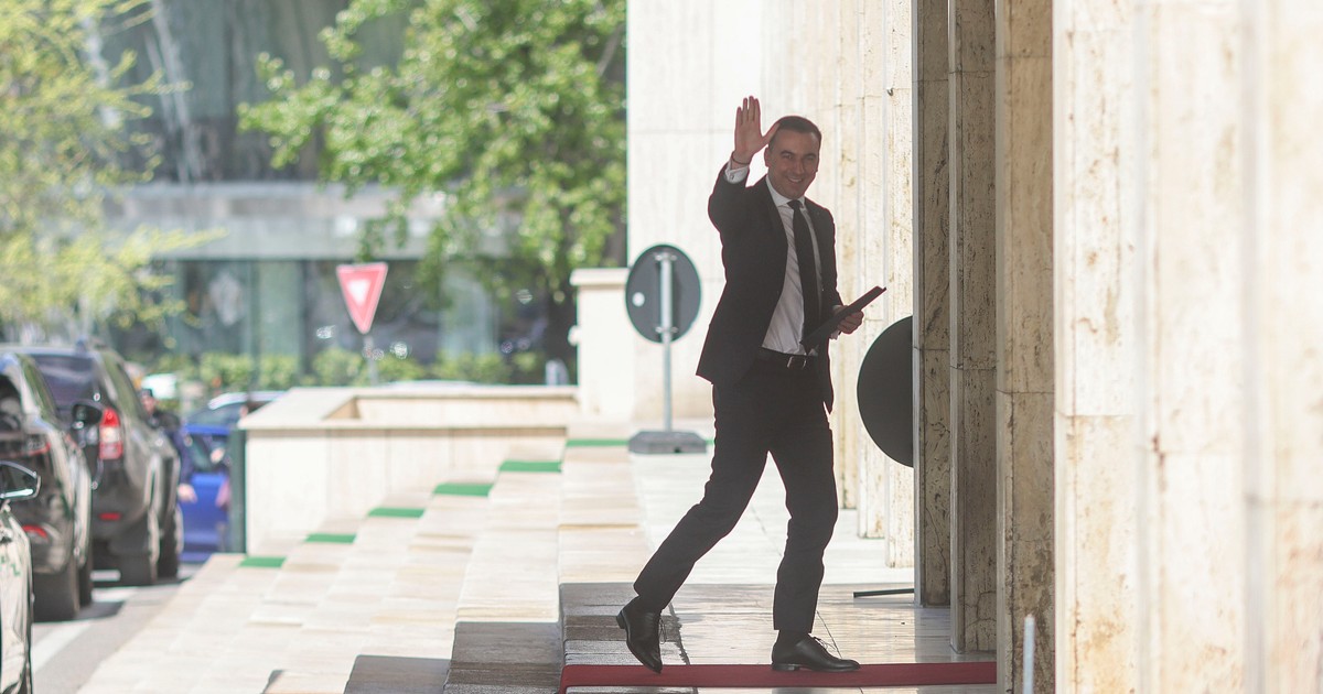 Bogdan Ivan (Energie) vine la Guvern ca sa isi depuna demisia