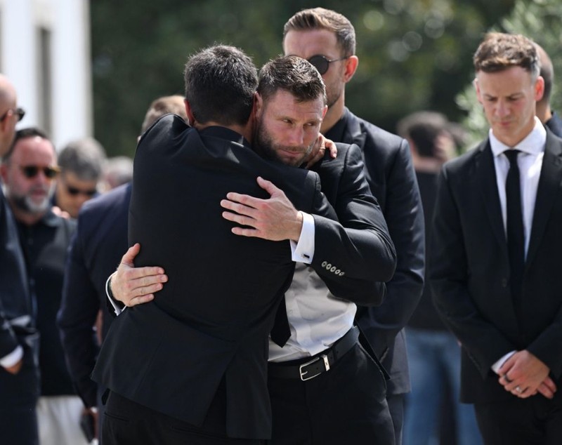 Lumea fotbalului în lacrimi. Imagini emoționante de la înmormântarea lui Diego Jota și a fratelui său