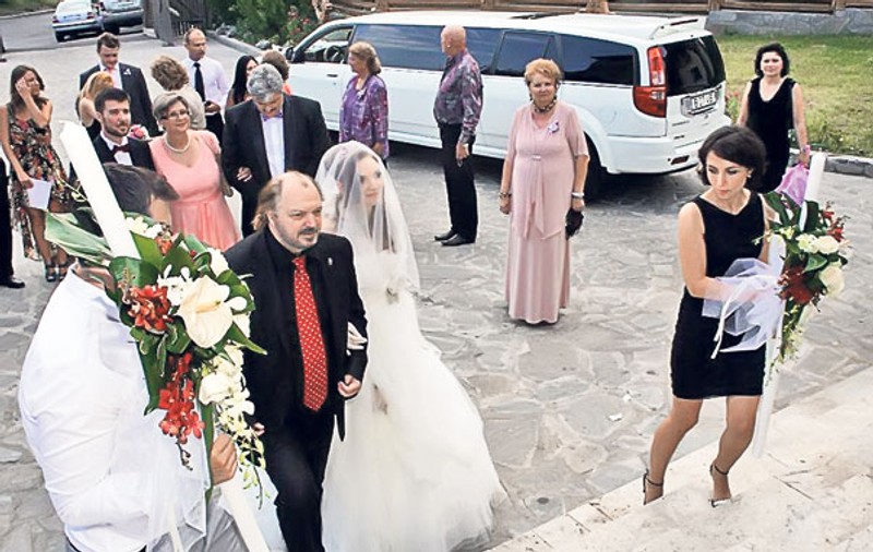 Victor Socaciu şi-a condus fiica la altar | Solistul şi-a dat fata pe mâna unui ciclist