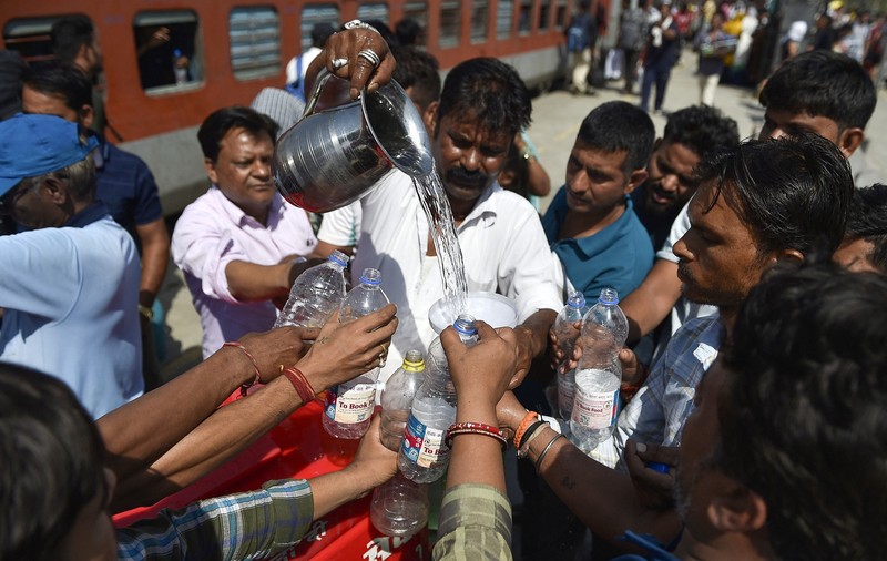 Cea mai călduroasă noapte din ultimii şase ani în India: 33,8°C. Cinci morți la New Delhi