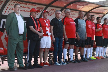 Echipa lui Dinamo, cu Cornel dinu în frunte