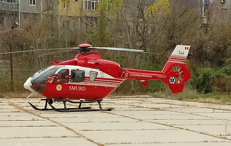 Elicopterul SMURD din Galați s-a defectat în timpul unei misiuni. Aparatul a rămas la sol, iar pacientul a fost preluat de o ambulanță