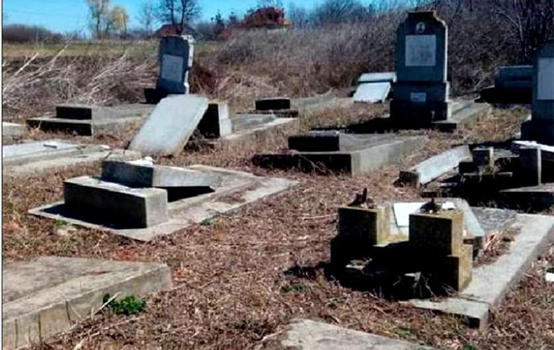 Ce au decis judecătorii în cazul profanării cimitirului evreiesc din Huși, unde zeci de monumente au fost distruse de trei adolescenți