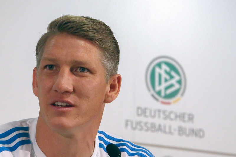 epa04907634 Bastian Schweinsteiger, captain of the German national football team, speaking during a press conference at the Commerzbank-Arena in Frankfurt am Main, Germany, 1 September 2015. EPA/Fredrik Von Erichsen