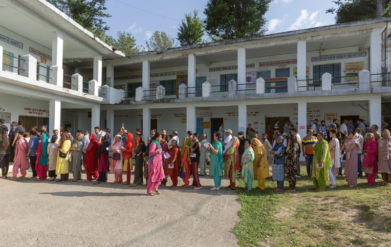 33 de agenți electorali au murit din cauza valului de căldură din ultima zi a alegerilor din India. Ce temperatură s-a înregistrat