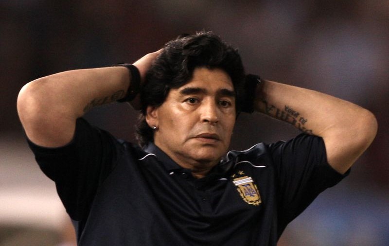 Maradona cere scuze doar femeilor