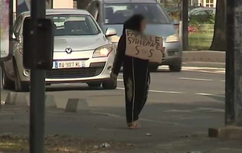 Mai multe cerșetoare românce se dau drept refugiate siriene în Franța. Femeile au învățat chiar și câteva cuvinte în arabă | VIDEO