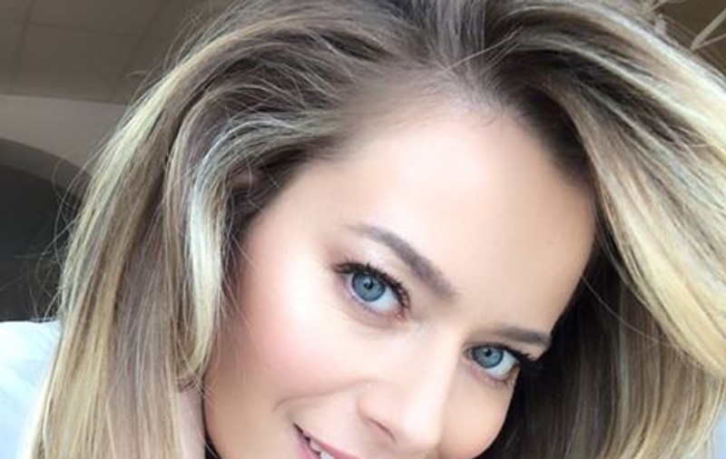 Laura Cosoi, făcută praf de Iulia Albu. "Această intenție sado-maso eșuată lamentabil"