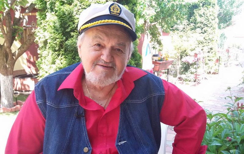 La aproape 82 de ani, cel mai vârstnic solist de muzică ușoară, Alexandru Jula plecată în turneu peste hotare