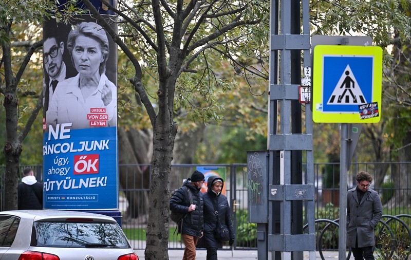 Reacția Comisiei Europene după campania din Ungaria cu panouri stradale, care îi vizează pe Ursula von der Leyen și pe fiul lui George Soros