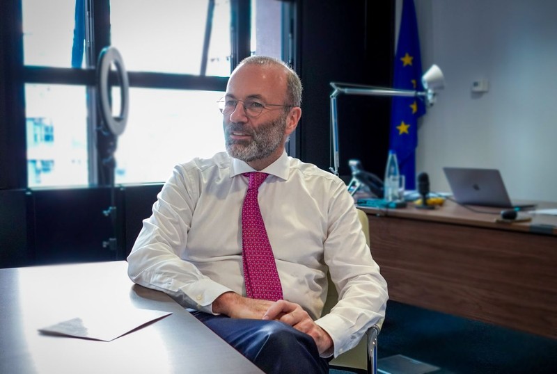 Manfred Weber, în timpul interviului acordat Libertatea în biroul său din Parlamentul European de la Strasbourg
