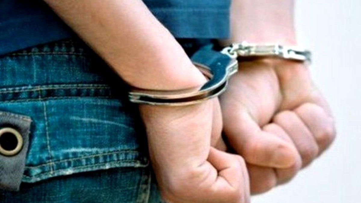 Un bărbat de 27 de ani a fost reținut pentru că și-a bătut mama!