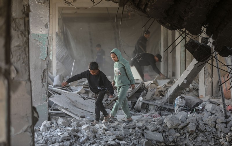 Val de bombardamente israeliene în Gaza, în ciuda armistițiului