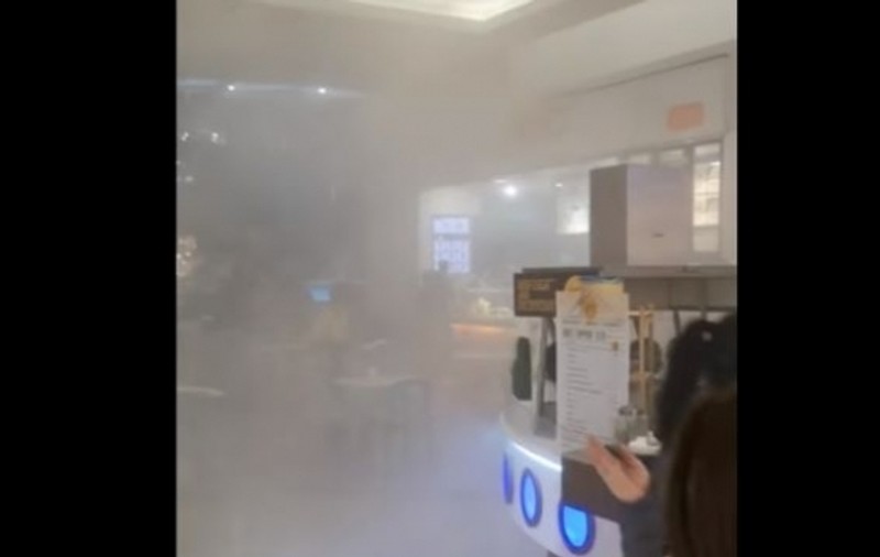 VIDEO / Incendiu în mall-ul AFI Cotroceni, sâmbătă seara, în zona magazinelor cu mâncare