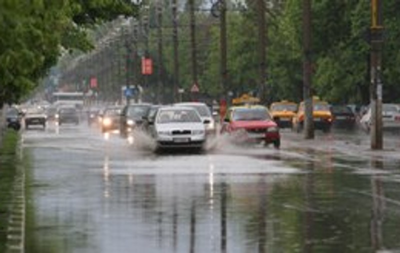 Bucureştiul inundat la prima ploaie