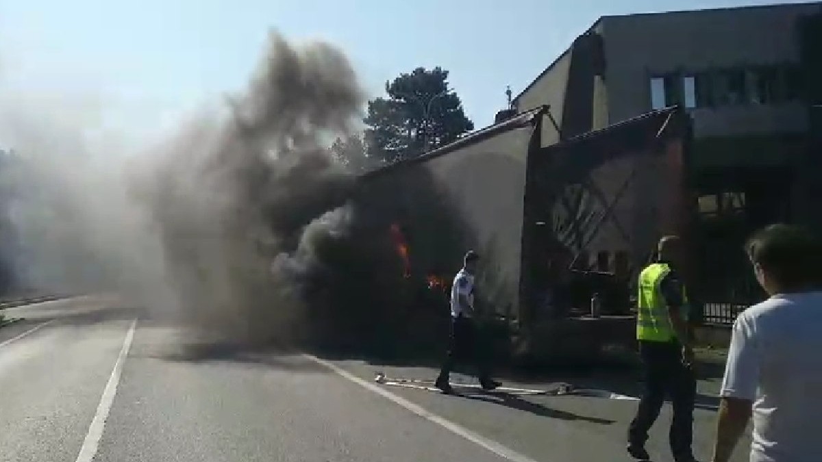ISU Mehedinți a intervenit după ce anvelopa unei remorci a luat foc, 11 august 2025