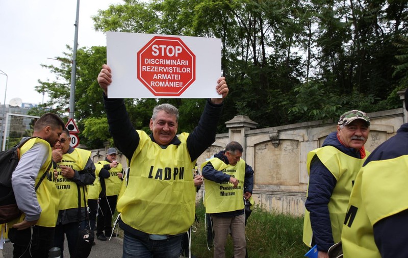 Pensionarii militari, protest la Bucureşti. Ei reclamă „incoerenţa legislativă şi discriminarea”