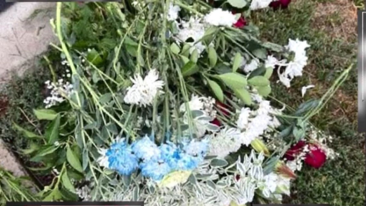 Buchetul de flori furat din cimitir
