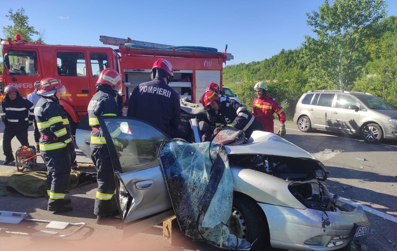 Accident  grav pe DN1, lângă Comarnic. Cinci persoane au murit, alte două au fost rănite